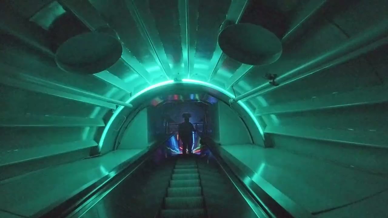 Atomium -  Demir Atomunun 165 Milyar Kez Büyütülmüş Hali l Brüksel l Belçika