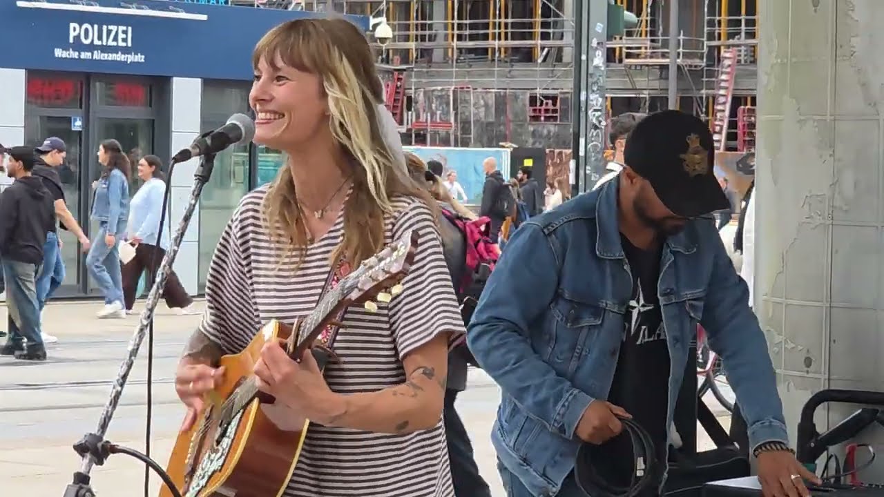 SUZIE FLEUR 3 - Street Music Berlin 2025