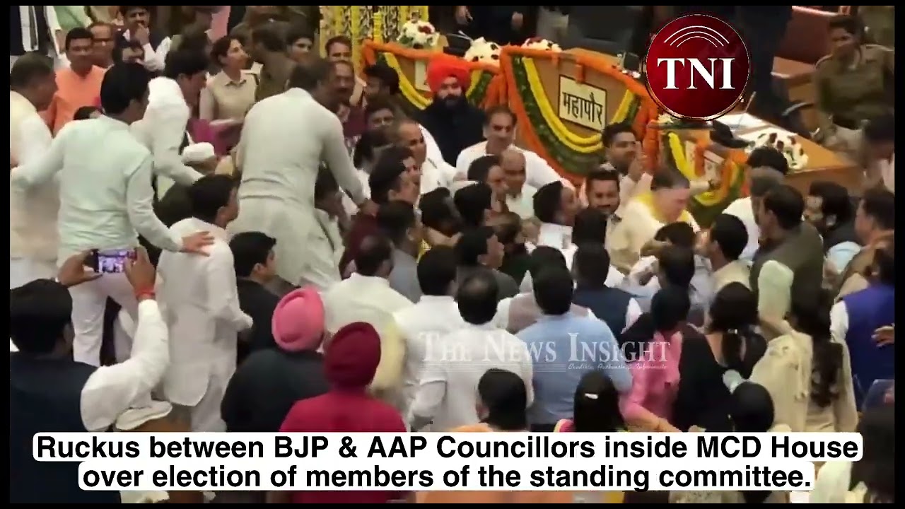 🔴 Ruckus at MCD House in Delhi between AAP & BJP Councillors