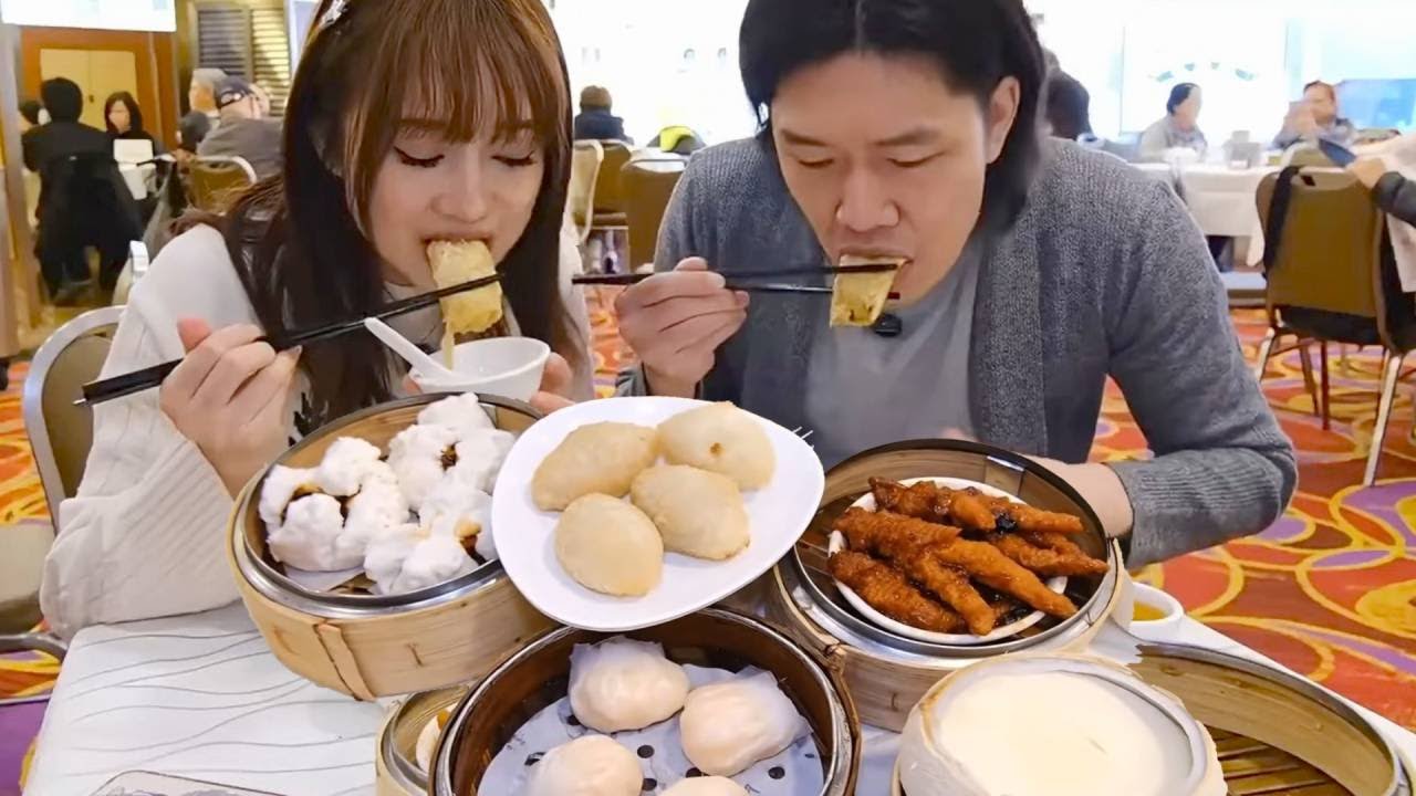 旺角老酒楼喝早茶，被粉丝大妈认出来了，男友被迫表演唱歌【宝儿 - 不上班版】