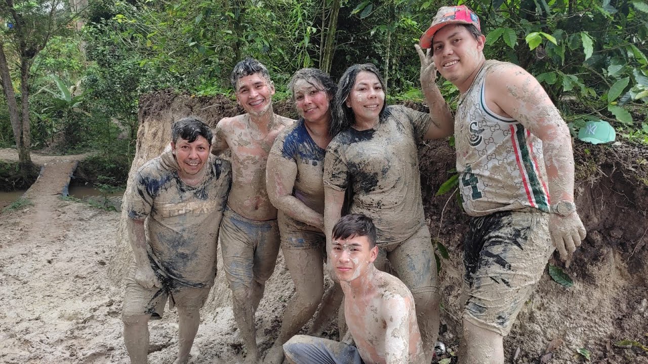 RETO en el lodo con Jonfer Ceron, Angela y los Machucarico 😂😂😂#comedia #humor #colombia