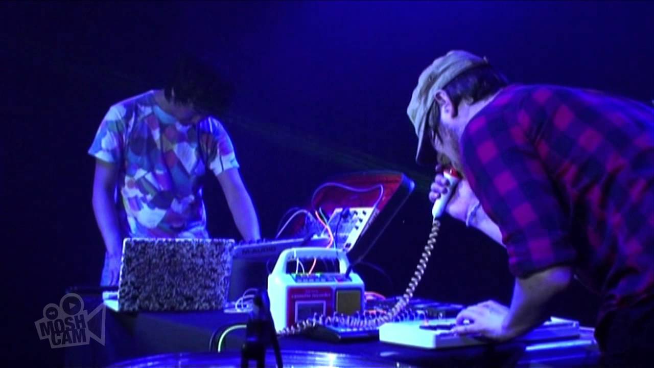 Fuck Buttons - Race You To My Bedroom/Spirit Rise (Live in Sydney) | Moshcam