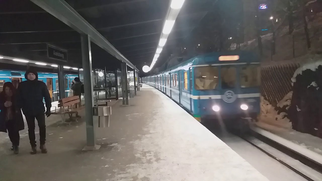 Resan Med C6 Tunnelbana 2691 Från Örnsberg Till Axelsberg Plus Ett C6 Tåg Ur Trafik.
