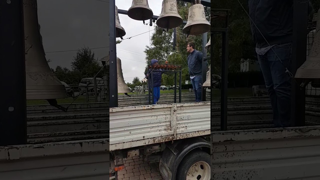 Suonata di Lorenzo.Carillon di 8 campane della Fonderia Allanconi.Grazie ai Campanari Ambrosiani !