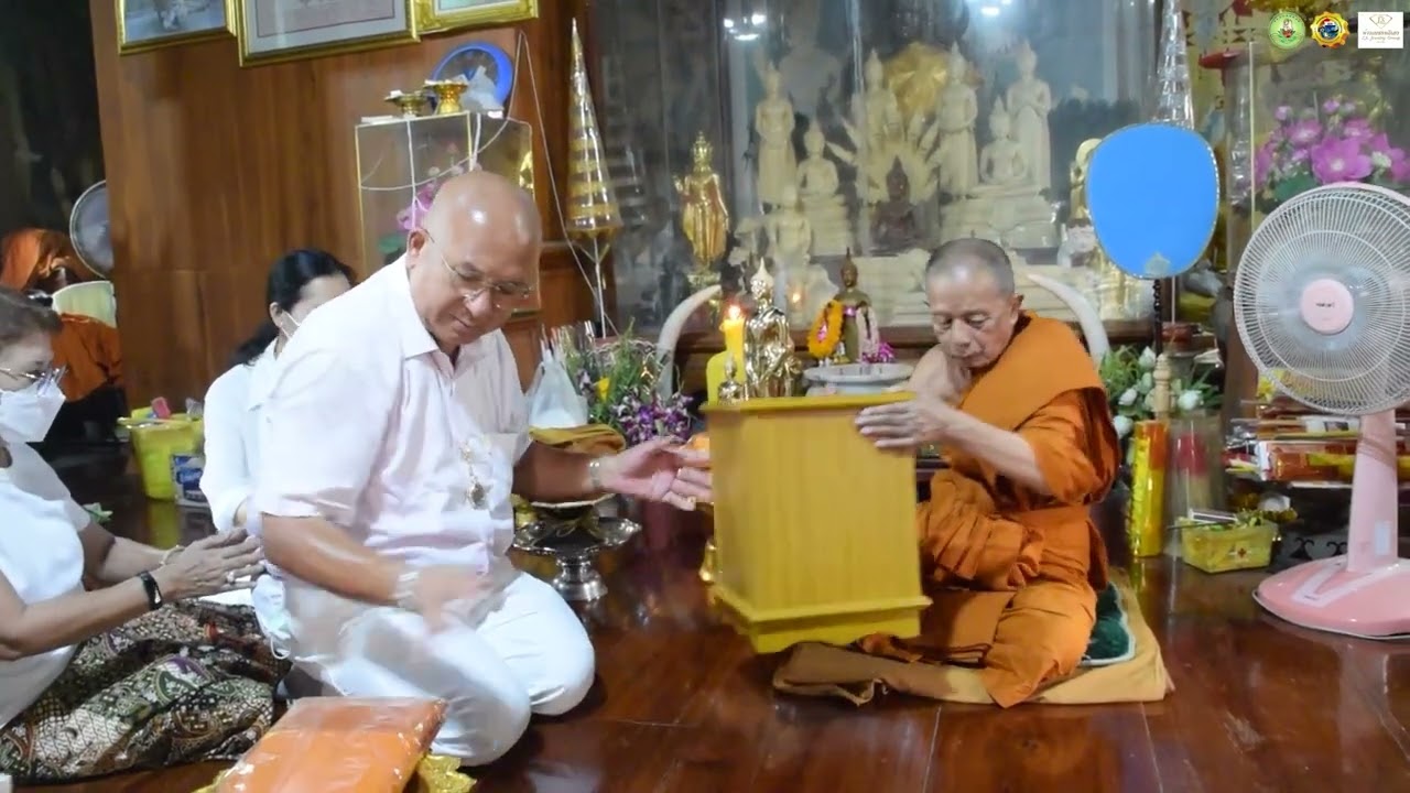 เจ้าอาวาสวัดบึง วังแดง ท่าเรือ อยุธยา คณะสงฆ์ ให้พร คุณจักรพงศ์ ปิติพรสัมฤทธิ์ ​ ในวันคล้ายวันเกิด
