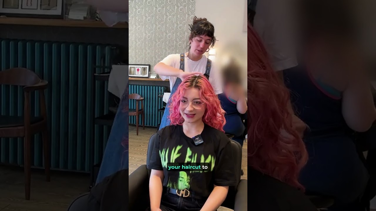 Она была ТАК ДОВОЛЬНА этой СТРИЖКОЙ!! (Выглядит ПОТРЯСАЮЩЕ)