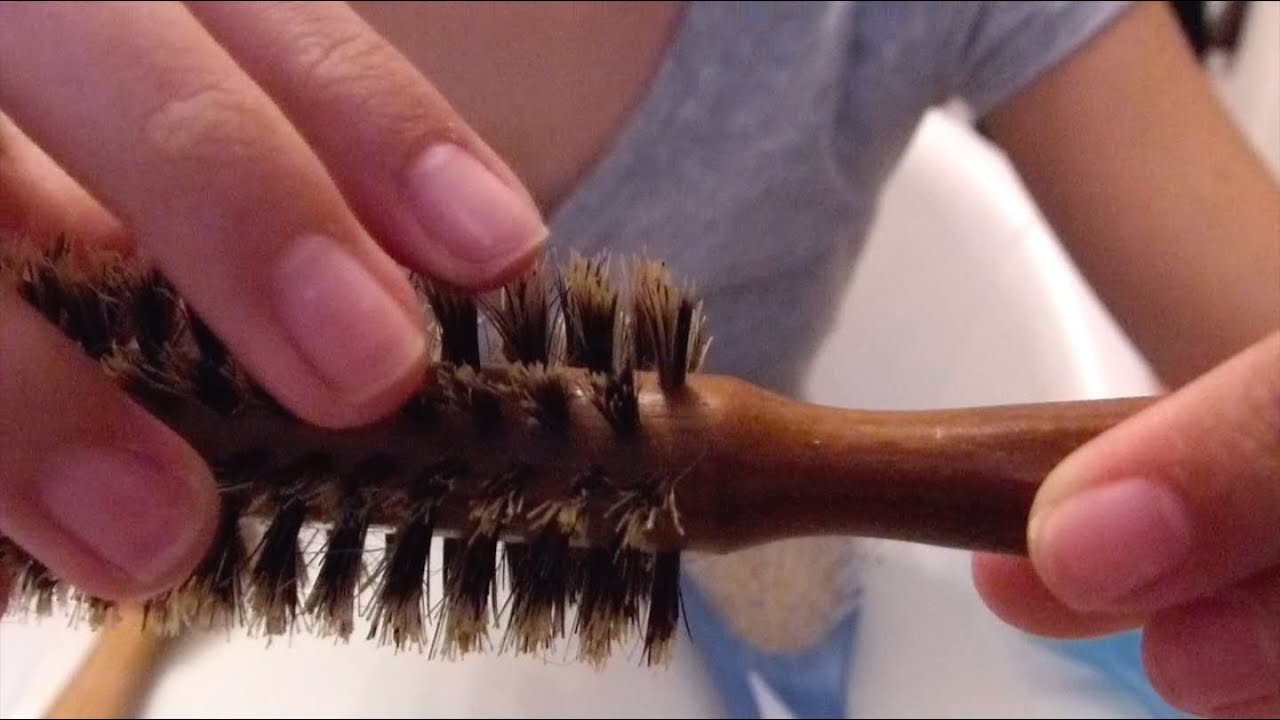 ~ ASMR Scratching Brushes & Combs {Whispered} ~
