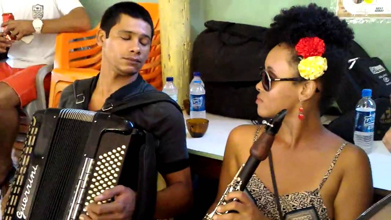 'Um Dia Se Ver' Ita&uacute;nas FENFIT 2015 Isaac do Acordeon  & Agacello