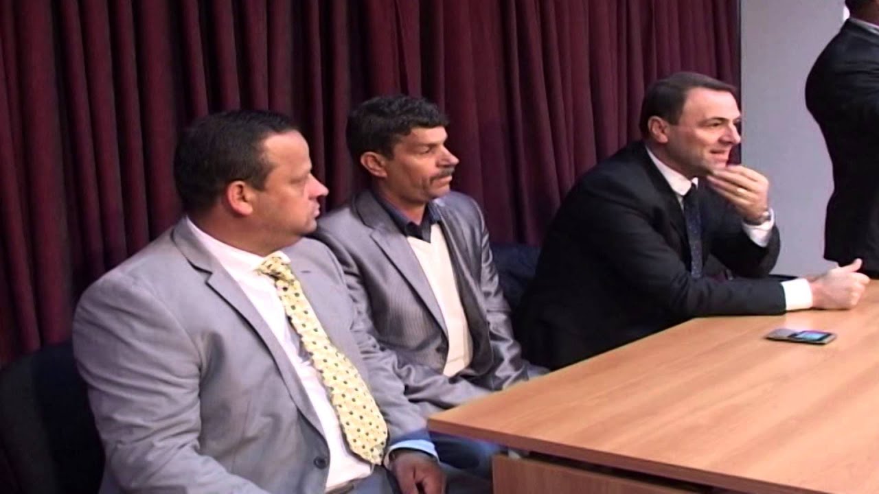 A1 Report - Lezhë, romët largojnë krytarin e bashkisë: S'mbajte premtimin