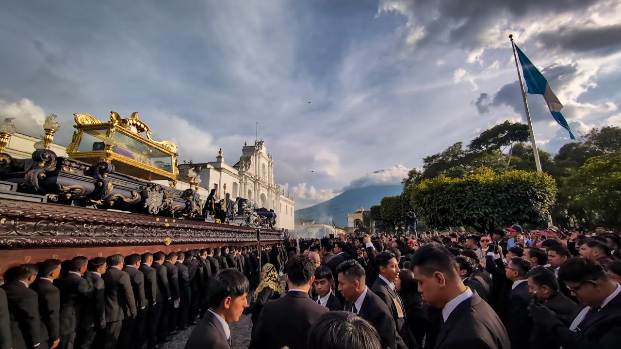 PASO POR CATEDRAL | Marcha Fúnebre | Sepultado Escuela de Cristo | Aniversario | Antigua Guatemala