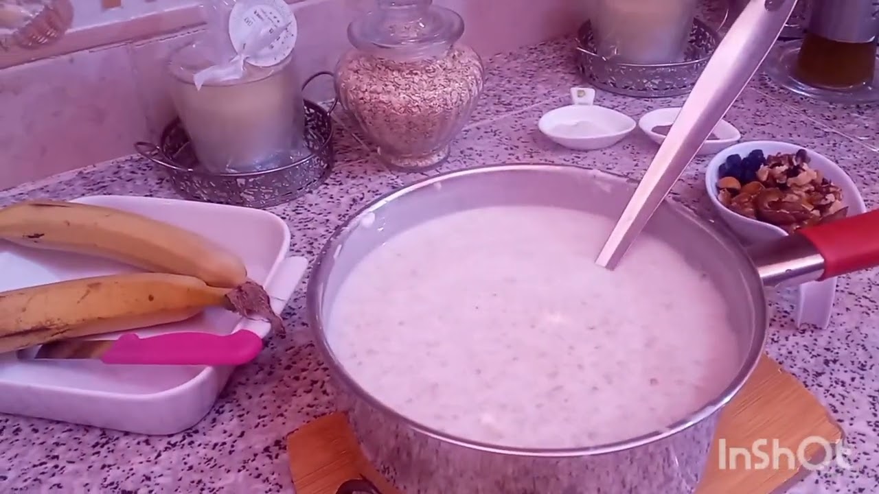 وجبة فطور #petit  dejeuner#شوفان  بالفواكه الجافة  والفرماج🍌🌰🥜#فطيرة شوفان بالبيض والحليب راءعة