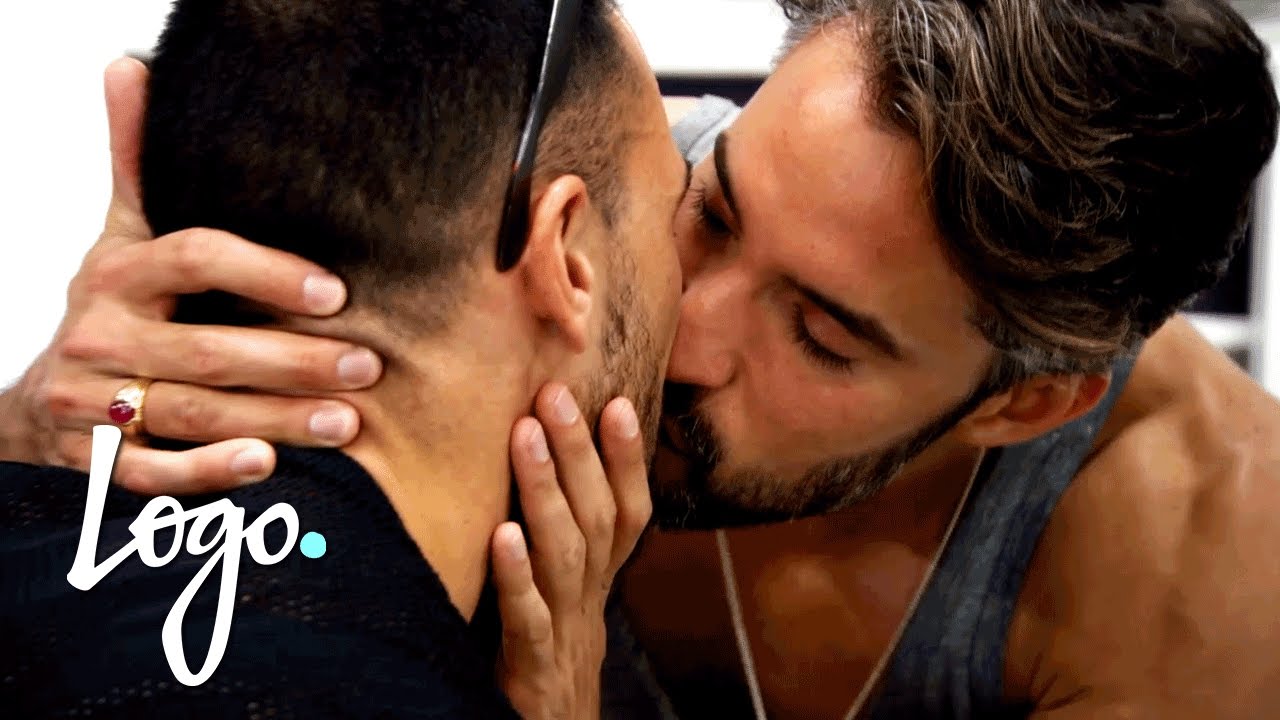 Robert Finds Out Brandon's an Extremely Good Kisser | Finding Prince Charming