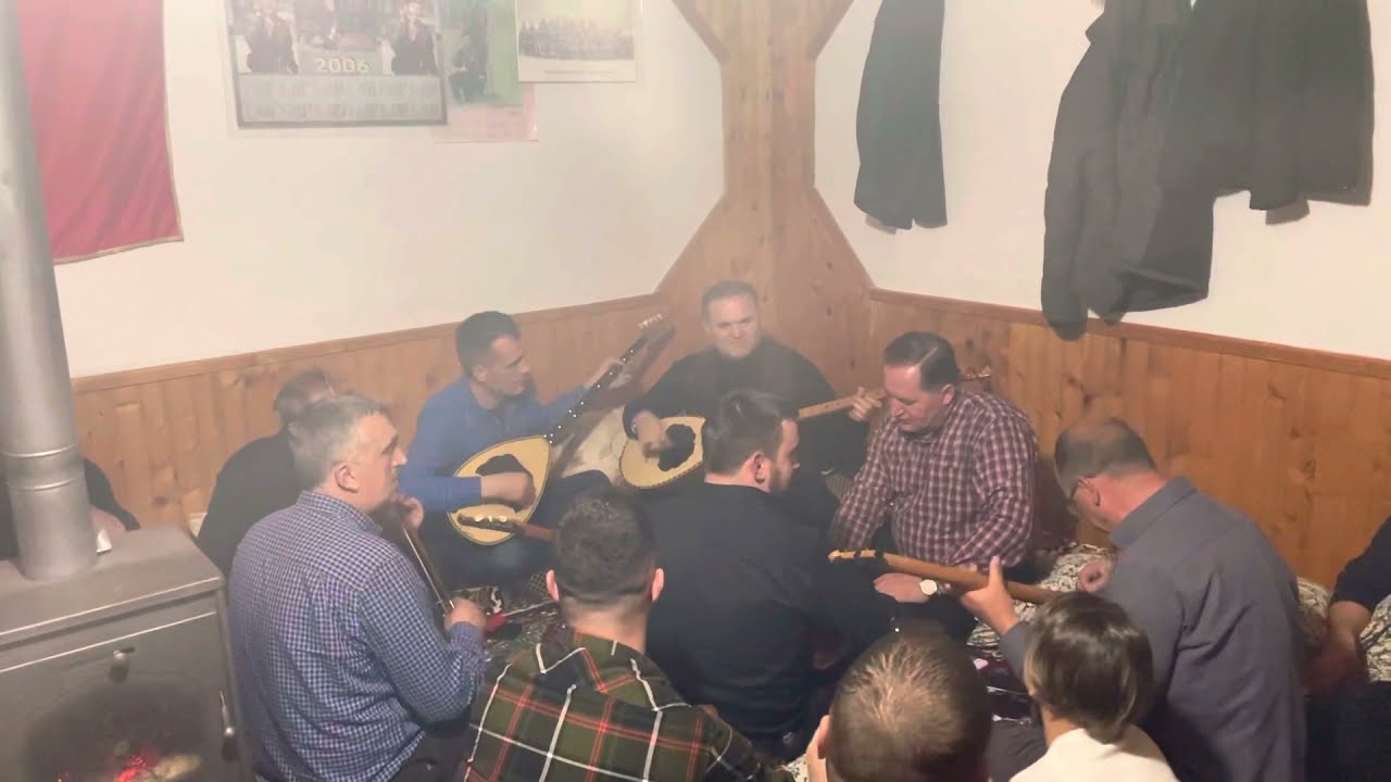 Bijt e Bajram Bajes Burim Isufi dhe Xhavit Makshana