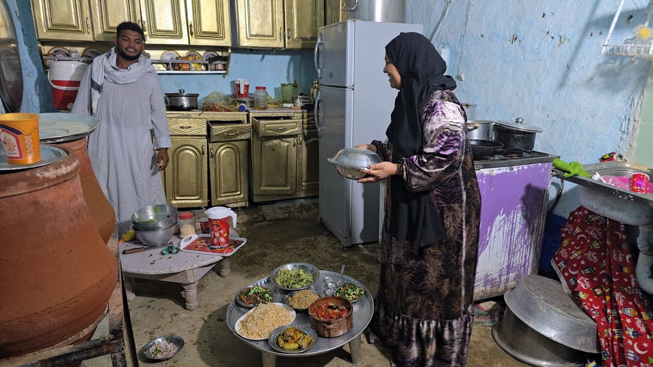 الجديد شديد طاجين وكياس مليانه خير لناس الخير الدنيا  لسه بخير فرحتي قلوبهم الله يفرح قلبك ياام موده