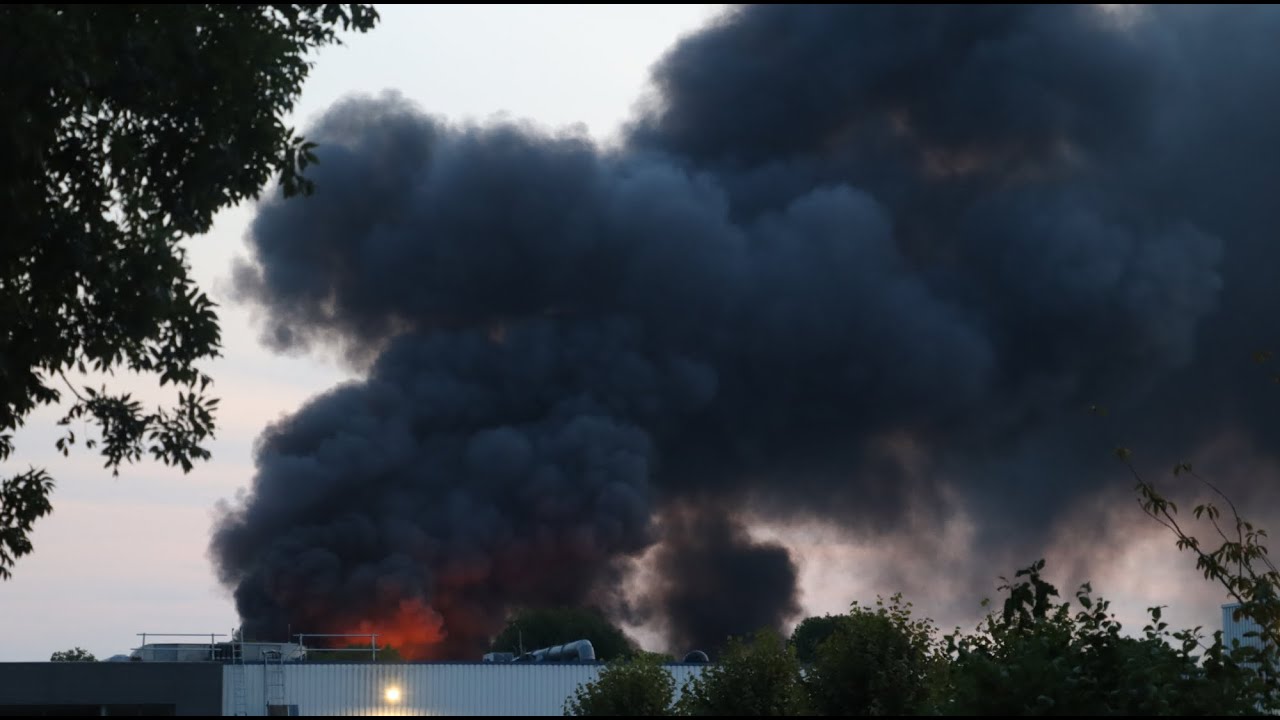 [Peloton inzet] Zeer Grote Brand Keersluisweg Almere, 34X brandweer met spoed!