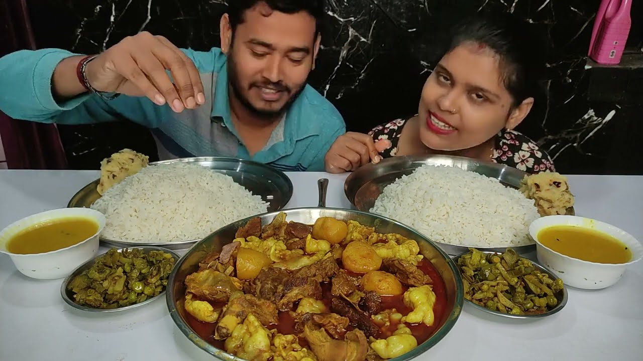 ek thala mutton sathe dal vat jomiye khelam