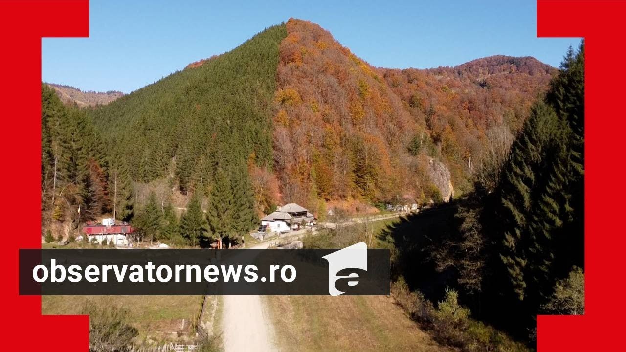 Staţiunea din România unde se află muntele în două culori. Locul de poveste fascinează turiştii