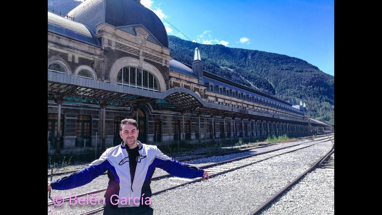 Ruta en moto visita a la estacion de Canfranc