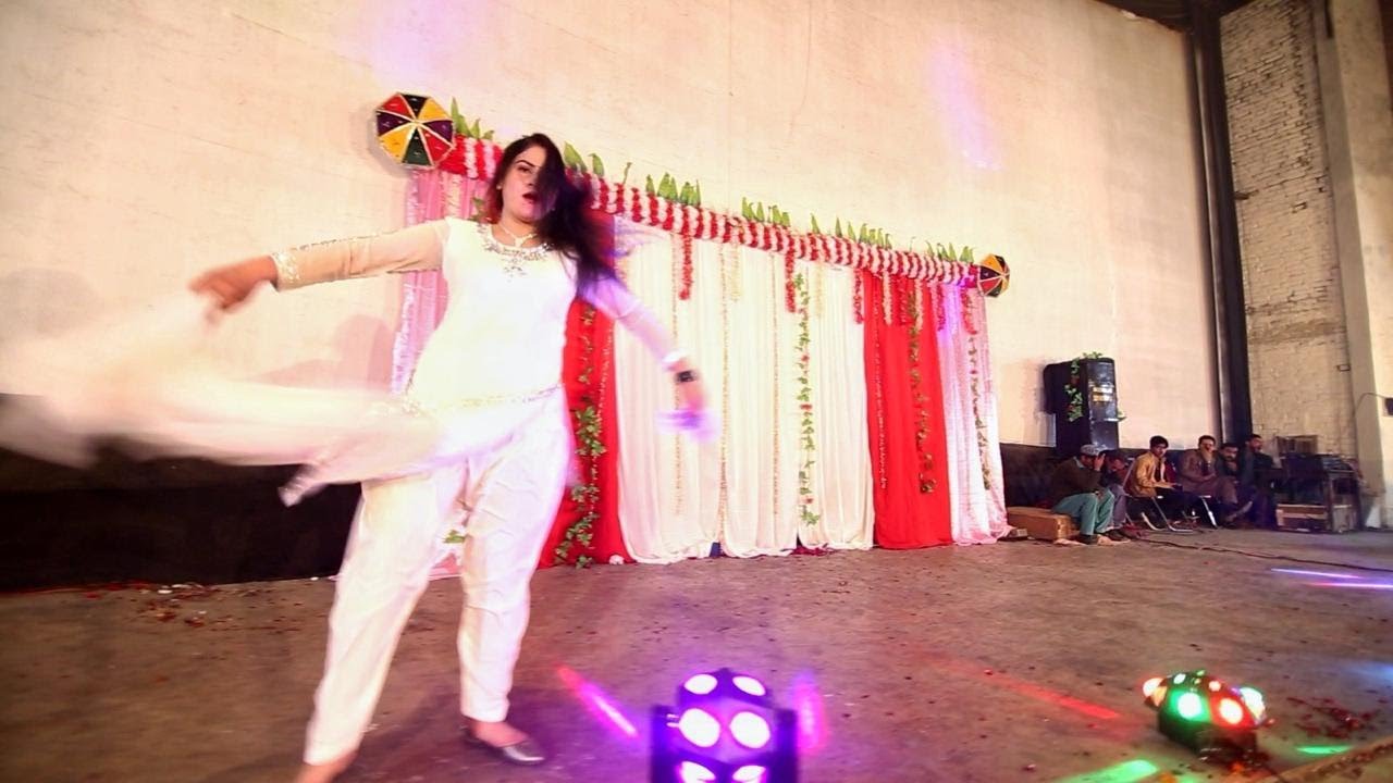 Laila Attock Pashto Special New Dance In White On Stage