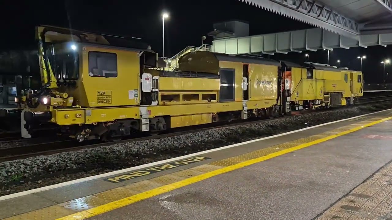 DR80210 - Stoneblower at Totnes Station
