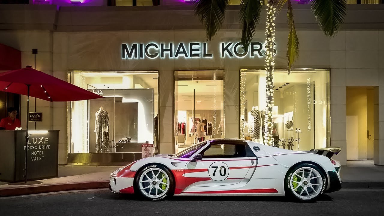 Arab O' Clock: When the Sun Goes Down the Cars Come Out
