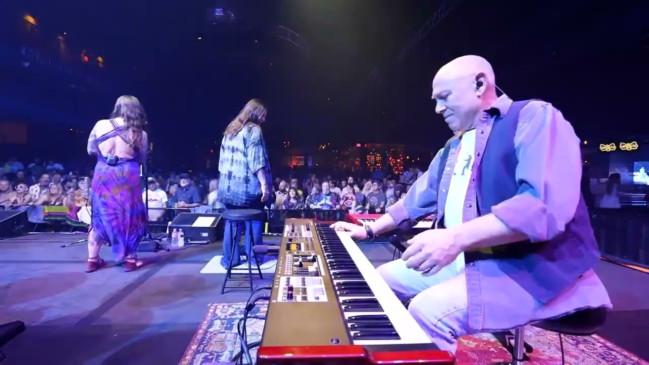 Jerry's Middle Finger - That's What Love Will Make You Do (Live From Brooklyn Bowl Las Vegas)