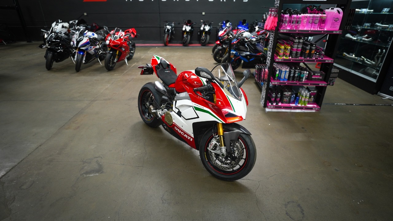 2018 Ducati Panigale V4 Speciale / Walk Around Clip