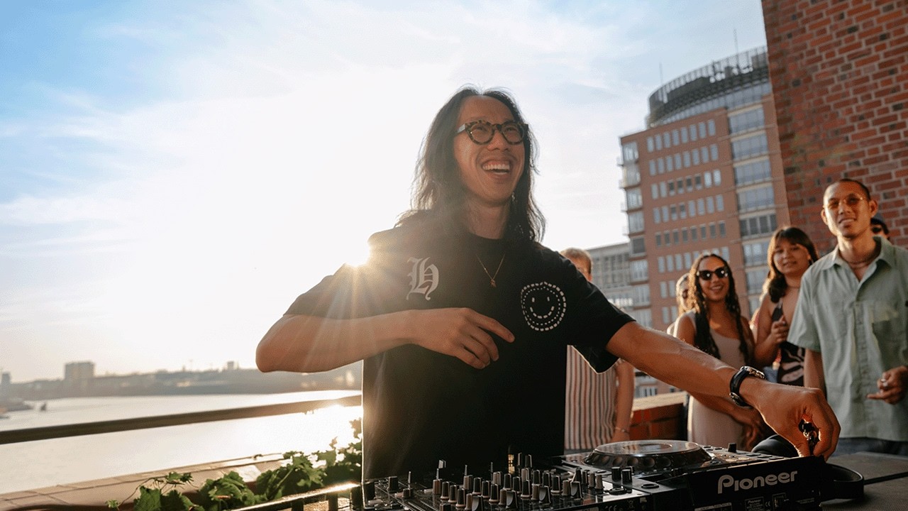 Late 90's Chillout Sunset Mix in Hamburg at Elbphilharmonie | Derrick Gee
