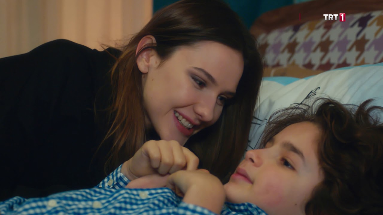 Elimi Bırakma 25. Bölüm Azra ve Mert'in mutlu anları.