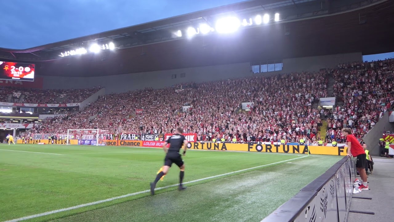 Tribuna Sever: SK Slavia Praha vs Dynamo České Budějovice