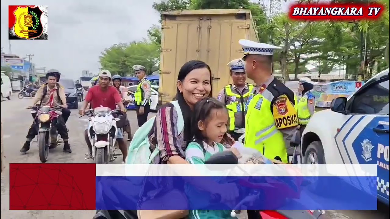 Satlantas Polres Mesuji berbagi kepada Masyarakat 