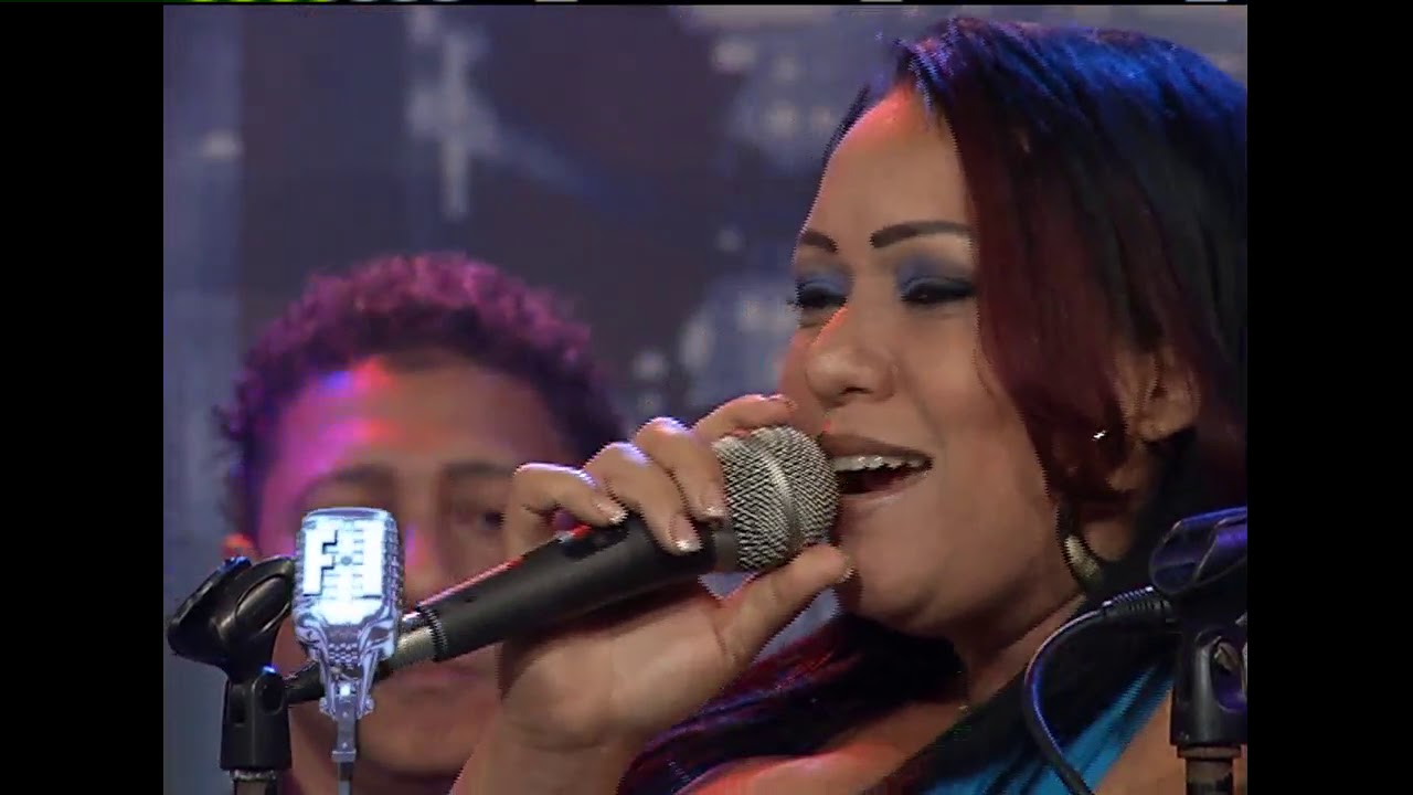 ALEX BUENO CANTA ACOMPANADO POR EL GRUPO MUSICAL DE DAVICITO PAREDES