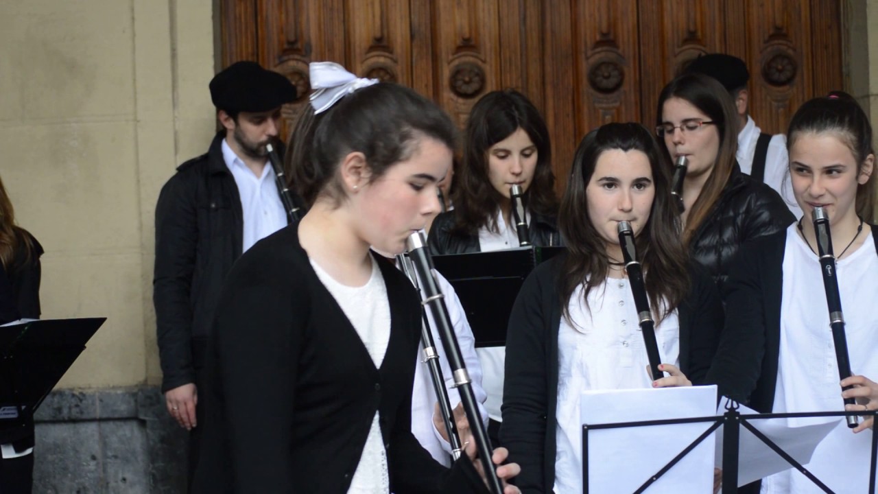 Txistulariak arkupeetan I (Hernani, 2014-05-25)