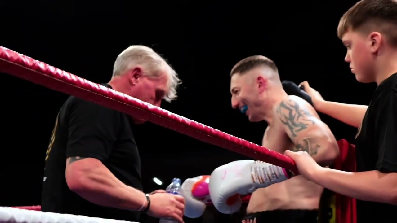 FIGHT 17 UKBC: JAMES WELDON V JAMIE CASSON