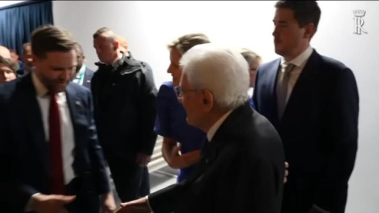 La stretta di mano tra Mattarella e Rubio alla cena di gala del Cio alla Fabbrica del Vapore
