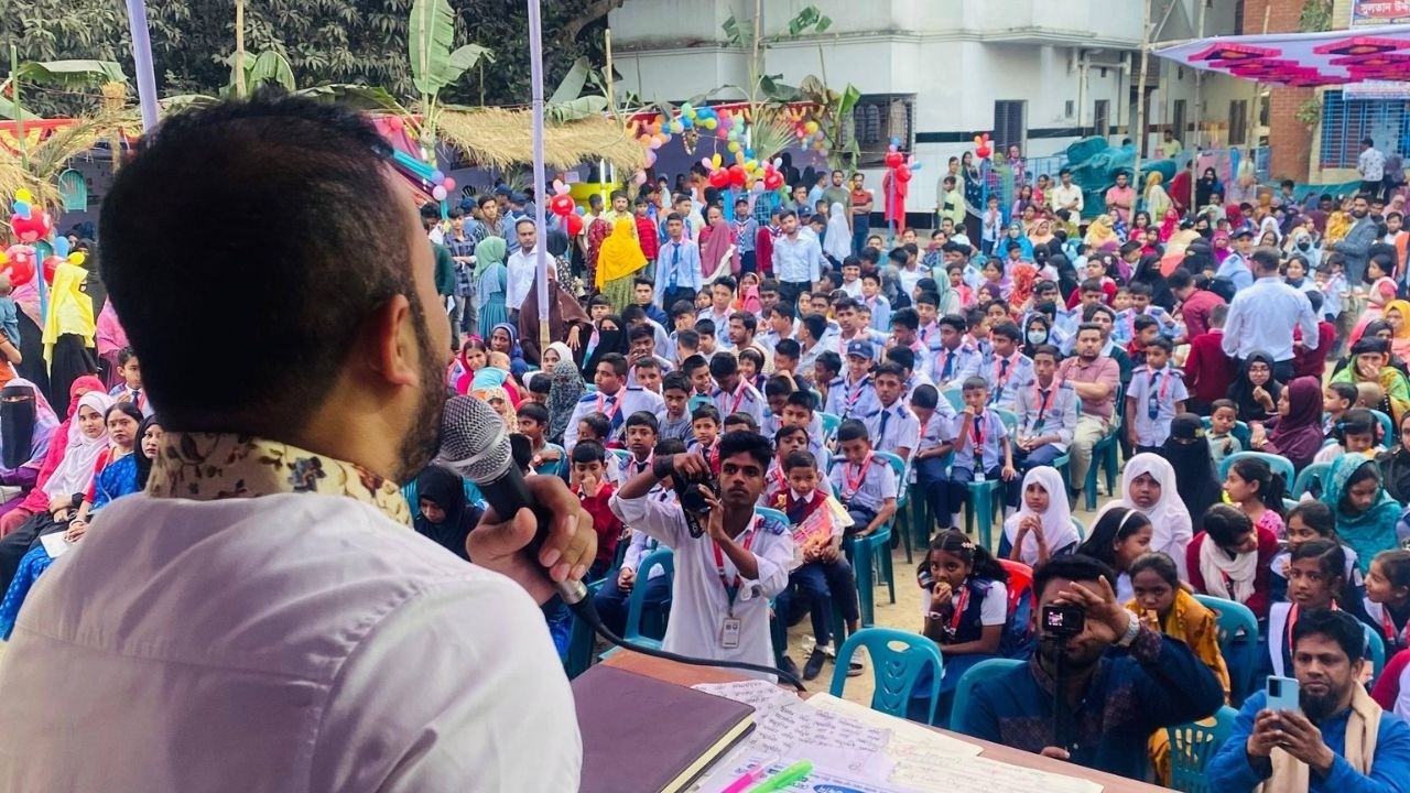 সুলতান উদ্দিন মেমোরিয়াল একাডেমির পিঠা উৎসব ও ব্যারিস্টার জাহিদ হাসান আকন্দ-এর উপস্থিতি |