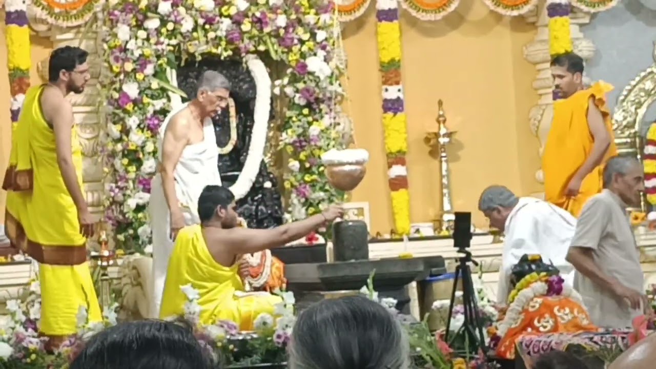 Jala Abhishekam to Lord Shiva
