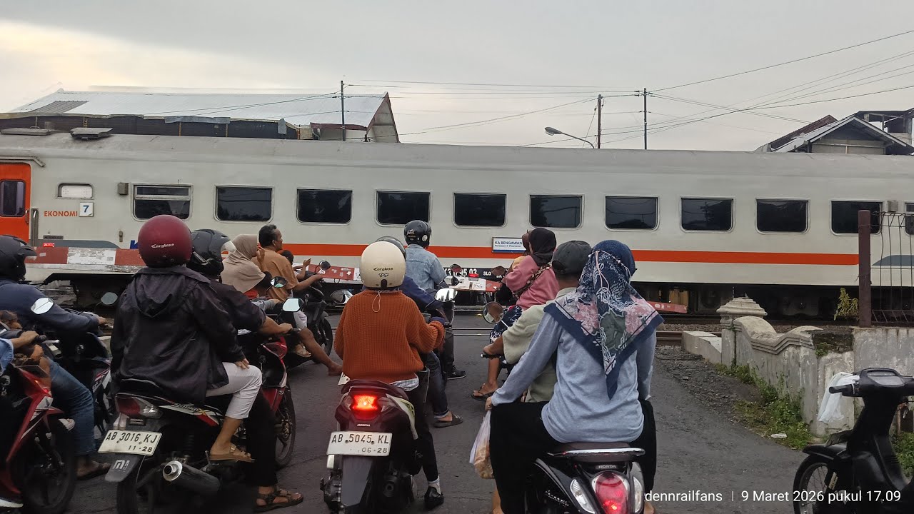 Denn Railfans sedang live sekarang!