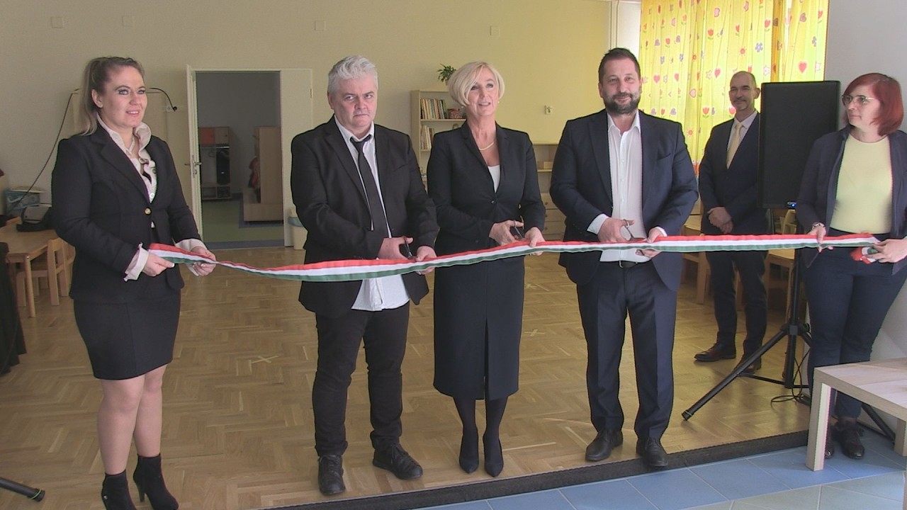 Megnyílott az óvoda, varázslatos palota... Átadták a megújult Csicsergő Óvodát