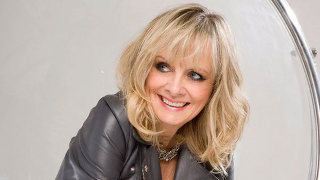 Twiggy's ageless appearance suddenly distracts The One Show viewers