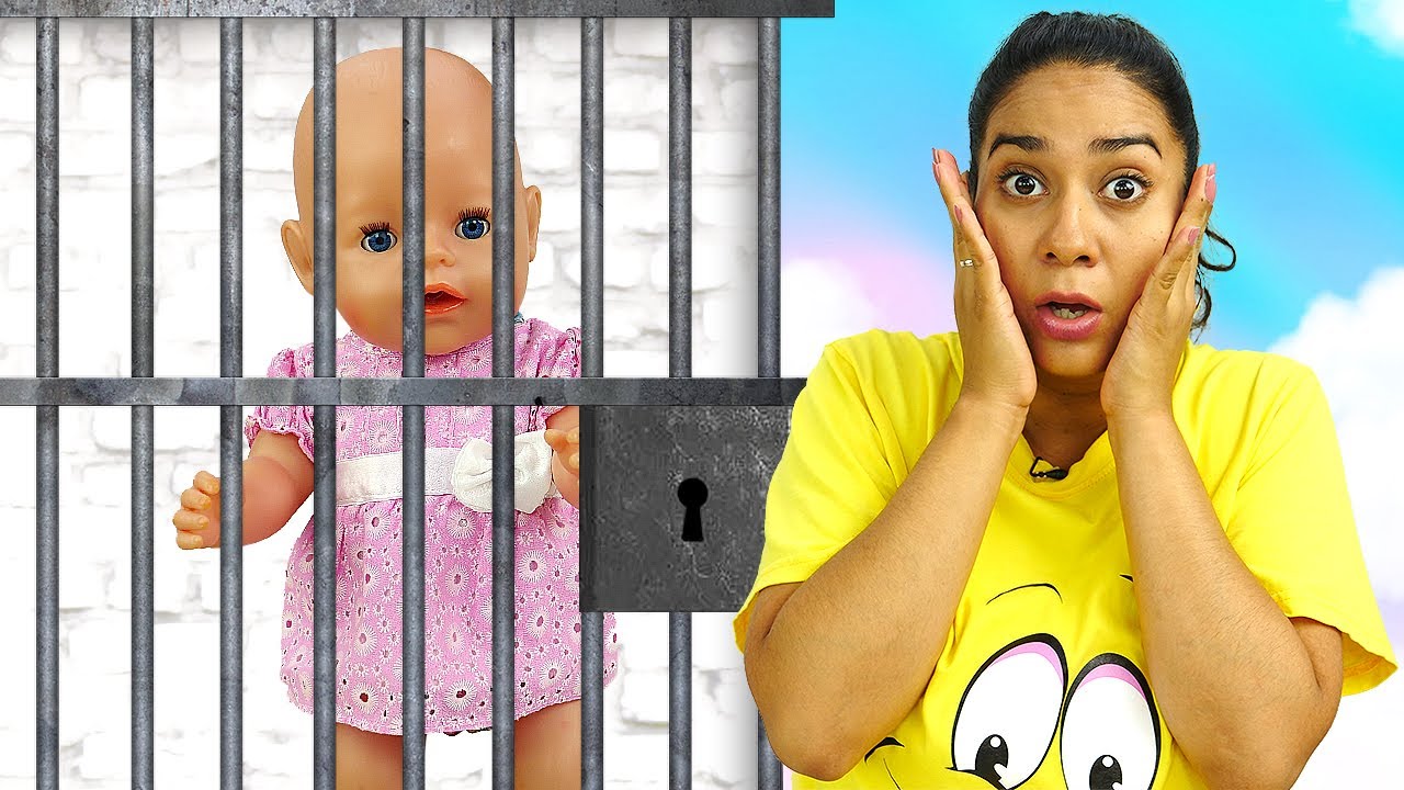 Baby Born Emily und Valeria rauben den Geldautomat aus. Spielzeug Video mit Puppen
