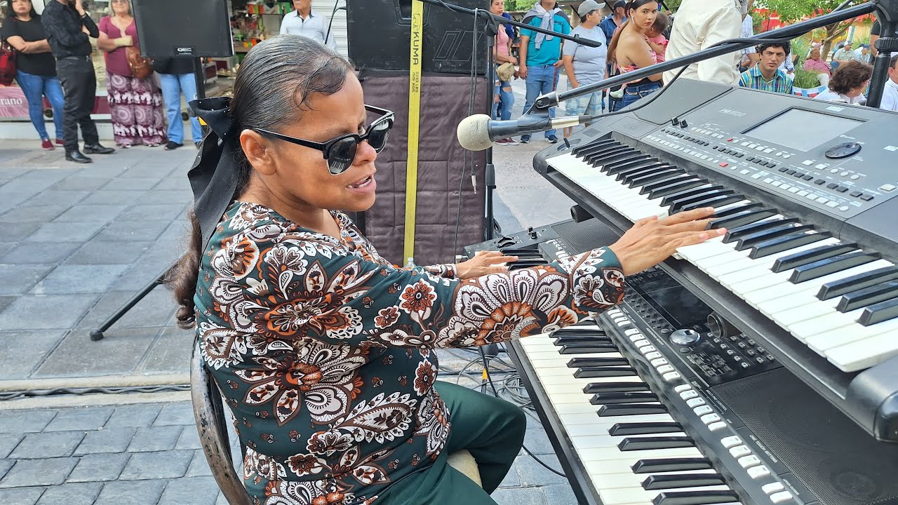 se vive la alegria con lupita y musical milagro. bienvenidos.