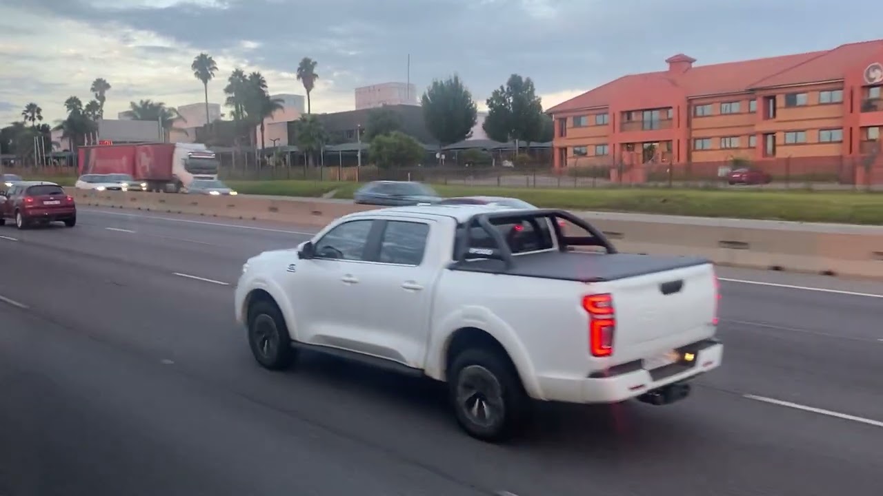 Cars on the highway Joburg South Africa 🇿🇦 you won’t believe 