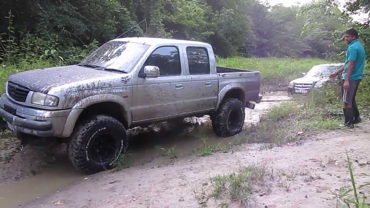 Mazda B2500 Las Cuevas