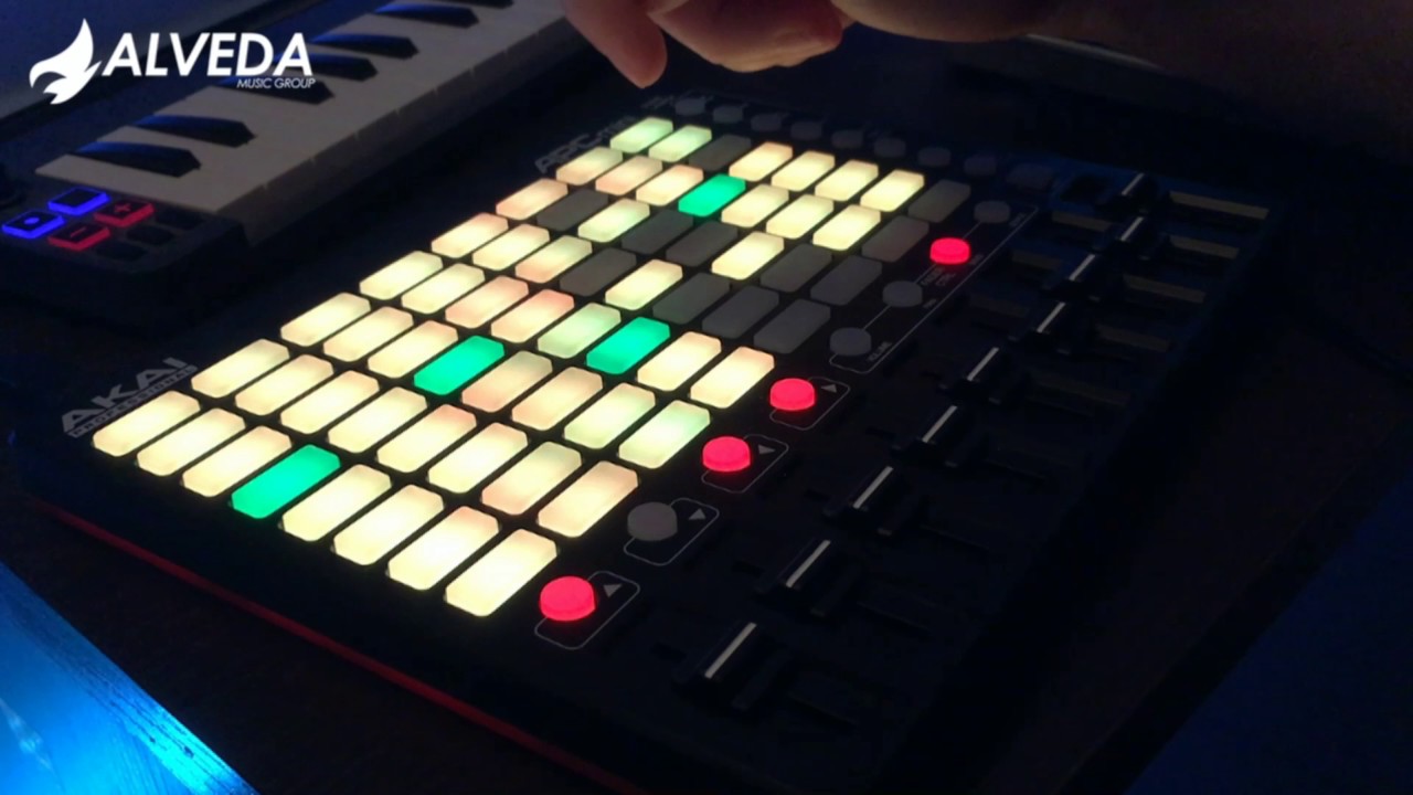 Performing Live with the AKAI APC Mini (Tech House)