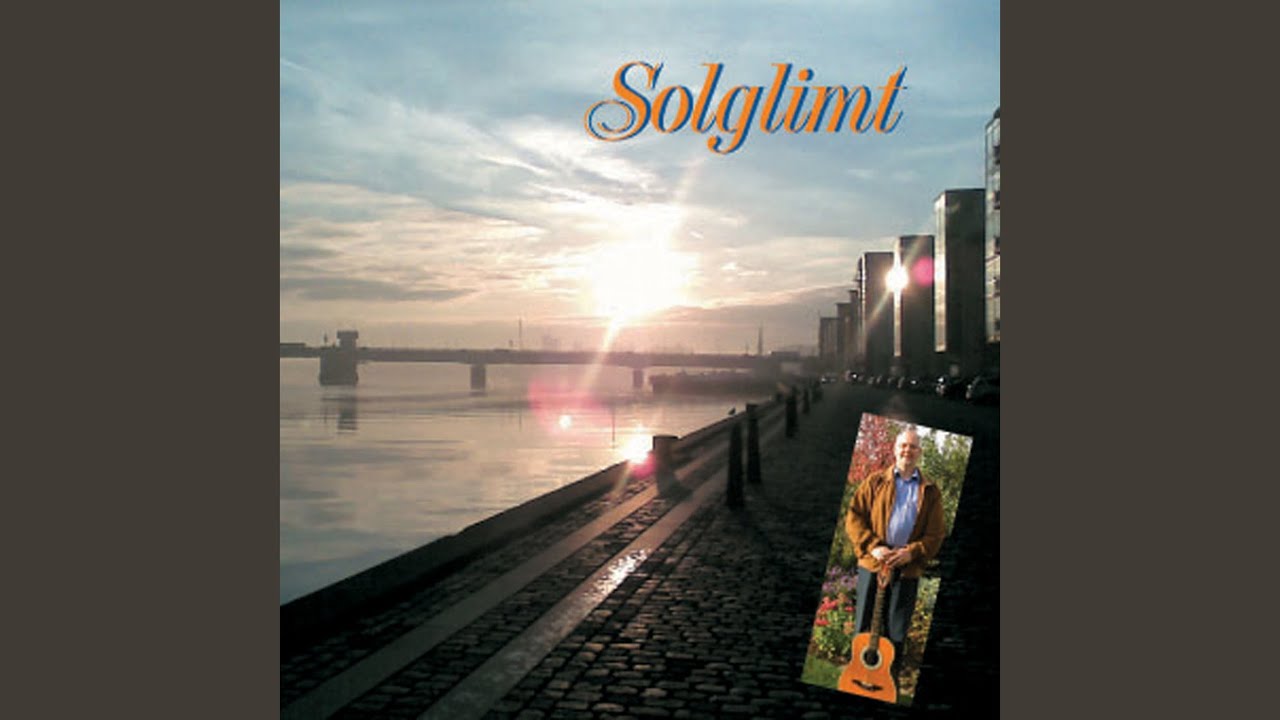 Hele vejen går han med mig