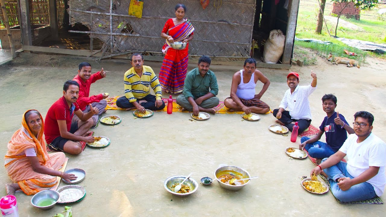 গ্রামের এক দিদির হাতের সর্ষে ইলিশ দেশি মুরগি সাথে লাউ পাতা বাটা খাওয়া | village cooking vlog