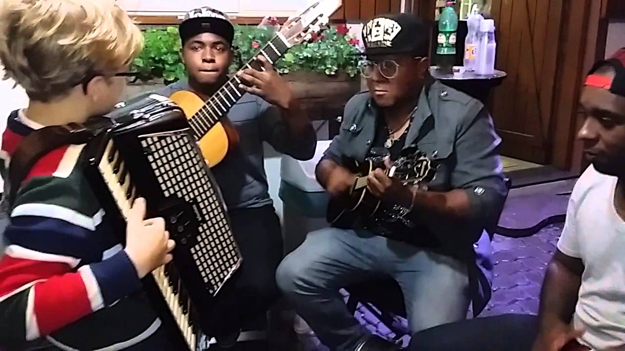 Dudu Gaiteiro com Grupo  Requinte  brasileirinho