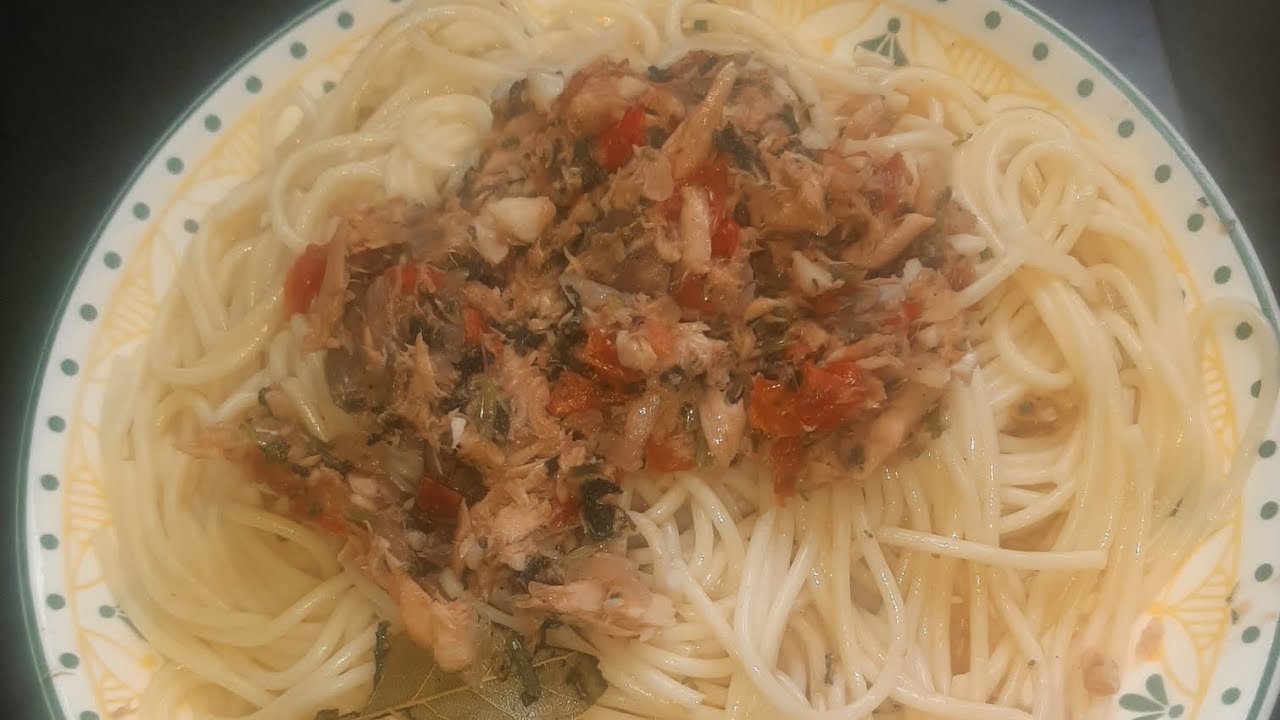 Como se prepara Tallarines con  atun delicia del peru