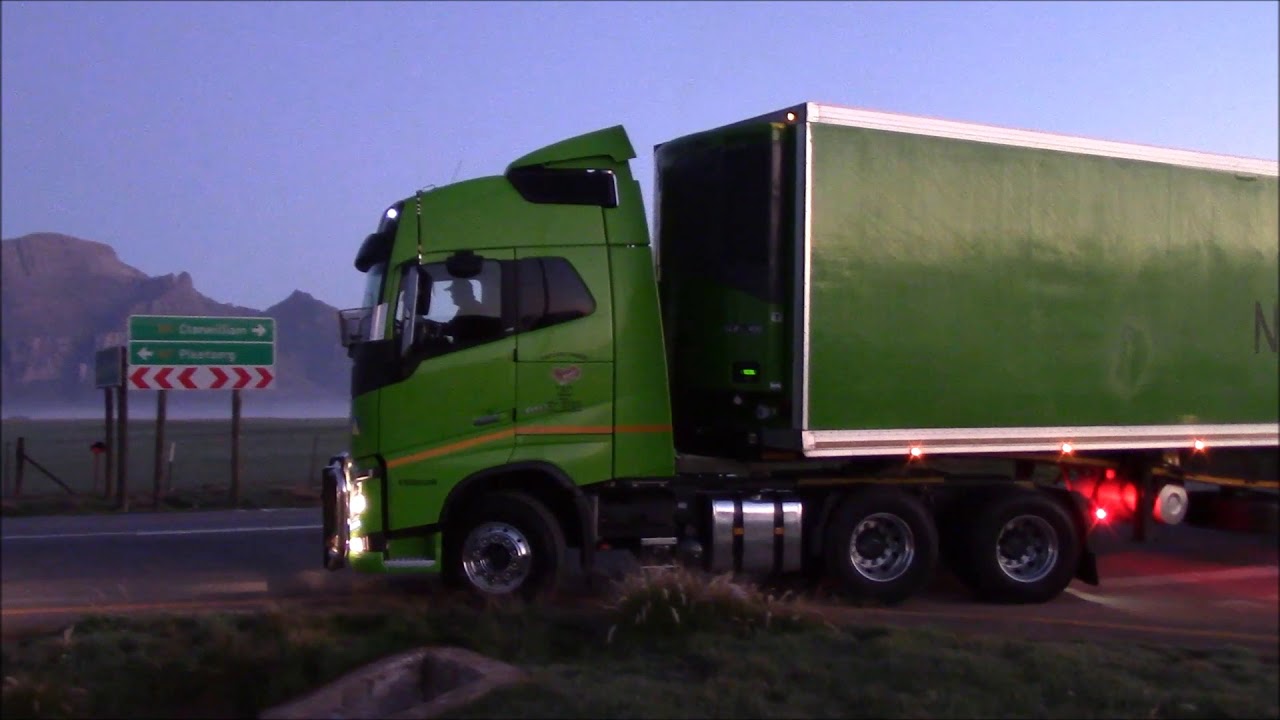 Volvo FH16 610 with custom  twin stack freeflow exhaust.